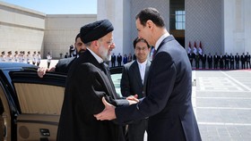 Presiden Iran Raisi Bertemu Bashar Al-Assad di Suriah