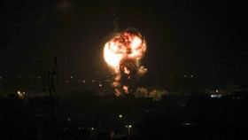 Israel Balas Dendam ke Houthi, Serang Depot BBM Kota Pelabuhan Yaman