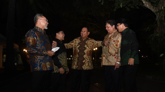 Ketua Umum Partai Gerindra Prabowo Subianto mengonfirmasi deklarasi dukungan dari PAN dan Partai Golkar hari ini.