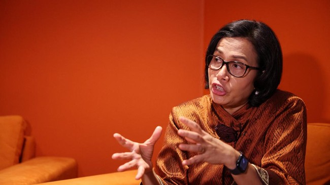 Menteri Keuangan Sri Mulyani membantah isu gaji ke-13 dan ke-14 milik pegawai negeri sipil (PNS) dihapus.