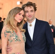 Kabar Gembira! Suki Waterhouse Melahirkan Anak Pertamanya dengan Robert Pattinson