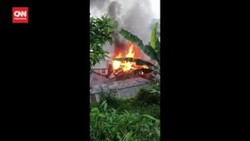 VIDEO: Gegara Bocah Main Korek, 6 Rumah di Puncak Terbakar