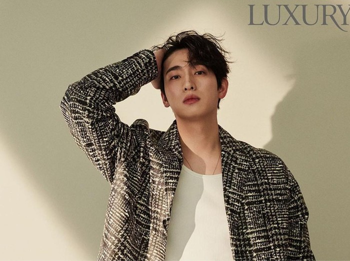 Yoon Bak mengumumkan akan segera menikah/Foto: Instagram.com/luxuryeditors