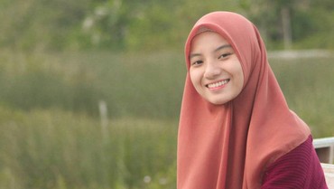 img-title Ikal 'Laskar Pelangi Ditangkap Polisi, 7 Potret Mantan Istri Makin Bahagia