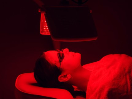Mengenal Red Light Therapy, Perawatan Kecantikan yang Lagi Hits dan Apa Manfaatnya