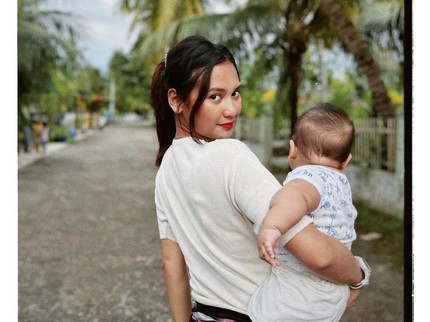 Indah Permatasari Ingin Gunakan Stok ASIP 2 Th Lalu untuk Mandi, Simak Manfaatnya