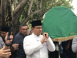 Anies Ikut Angkat Keranda Jenazah M Taufik