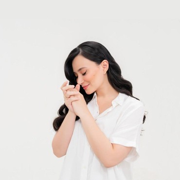 Ini Rahasia Rambut Panjang Cantik Asmirandah, Ternyata Simpel Banget