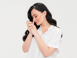 Ini Rahasia Rambut Panjang Cantik Asmirandah, Ternyata Simpel Banget