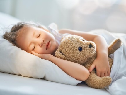 5 Penyebab Anak Menggertakkan Gigi saat Tidur dan Dampaknya Bagi Kesehatan