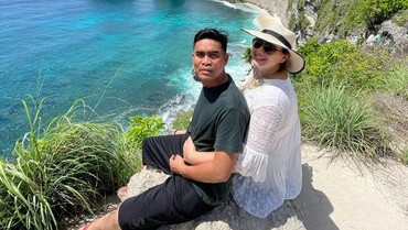 img-title 7 Potret Kehidupan Catherine Wilson & Suami Anggota DPRD Sidrap Usai Nikah