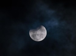 Ilmuwan Ungkap Apa yang Ada di Sisi Gelap Bulan