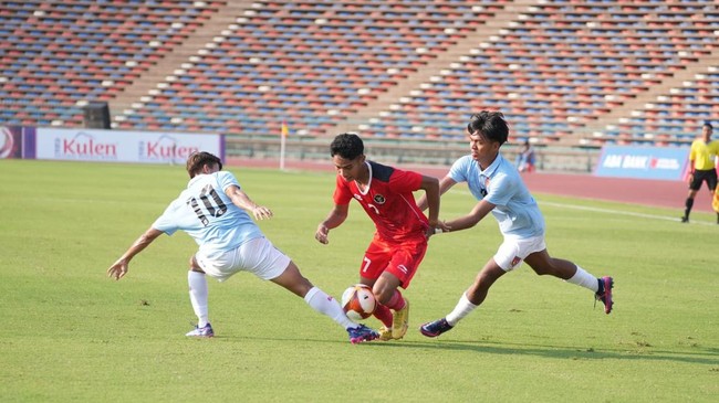 Berikut momen pemain Timnas Indonesia Marselino Ferdinan mencetak dua gol kelas dunia untuk KMSK Deinze saat kalah 2-5 melawan Groningen.
