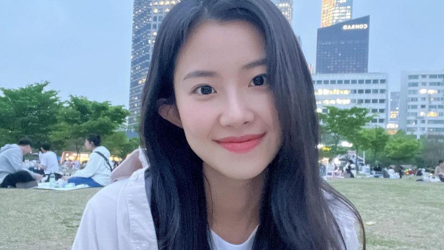 Kim Min Ah, kakak perempuan Jungwoo NCT yang debut jadi aktris. Kim Min Ah, kakak perempuan Jungwoo NCT yang debut jadi aktris.