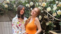 <p>Aktris Lindsay Lohan membagikan potret kehamilan pertamanya ke media sosial. Potret ini cukup menarik perhatian karena sebelumnya ia tidak pernah banyak berbagi soal kehamilannya ke publik, Bunda. (Foto: Instagram @lindsaylohan)</p>