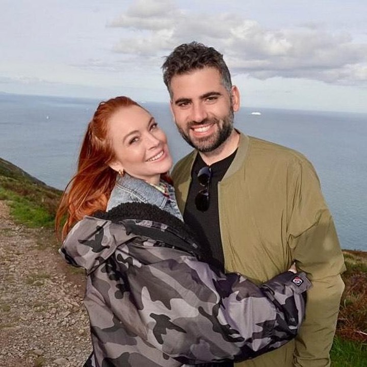 <p>Pada Juli 2022, Lindsay Lohan mengumumkan pernikahannya dengan pria berdarah Arab, Bader Shammas. Hampir setahun menikah atau di tanggal 14 Maret, Lindsay membawa kabar bahagia, yakni mengumumkan kabar kehamilan pertamanya. (Foto: Instagram @lindsaylohan)</p>