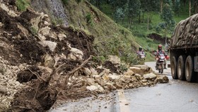 Jalur Alternatif Padang-Bukittinggi Via Malalak Ditutup Akibat Longsor