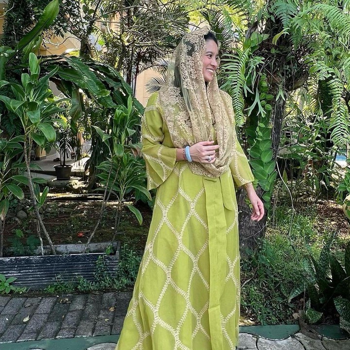 <p>Belum lama ini, Marcella Zalianty juga tampil cantik dengan mengenakan busana Muslimah ketika merayakan Idul Fitri.<em> "Happy Eid Mubarak and happy holiday to You and family,"</em> ucap Marcella. (Foto: Instagram @marcella.zalianty)</p>