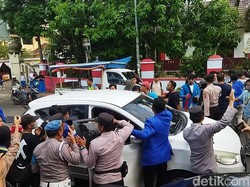 Satu Anggota PMII Pandeglang Terluka Tertabrak Mobil di Depan Kantor Bupati