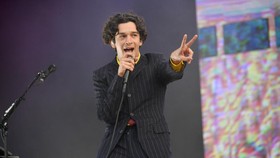 Matty Healy The 1975 Dikabarkan Bertunangan dengan Model