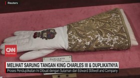 VIDEO: Melihat Sarung Tangan King Charles III & Duplikatnya