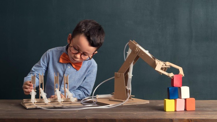 Perlukah Anak Cerdas Masuk Kelas Akselerasi? Pertimbangan untuk Orang Tua & Cara Masuknya