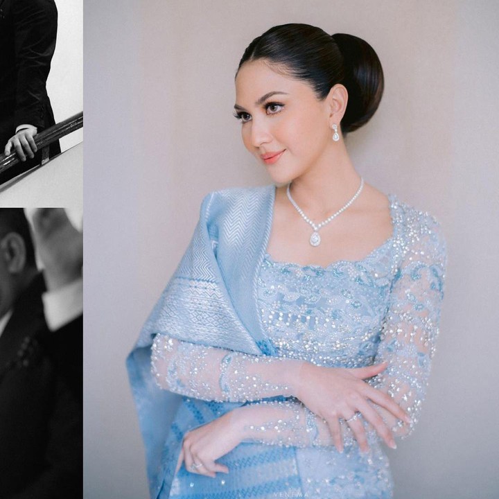 <p>Belum lama ini, wanita yang kini memiliki gelar boru Damanik itu menjalani prosesi adat Batak, Martumpol. Ia terlihat cantik dan anggun mengenakan kebaya biru dan kain songket warna senada untuk prosesinya. (Foto: Instagram: @jscmila)</p>
