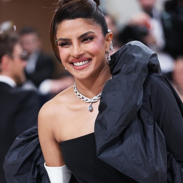 Joe Jonas Cerai, Priyanka Chopra Asyik Unggah Foto Mesra