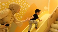 <p>Rumah dua lantai ini juga menyediakan satu ruangan bermain yang dipakai oleh putra semata wayang mereka, Keene Atharrazka Adhitya. (Foto: YouTube Ciky Citra Rezky)<br /><br /><br /></p>