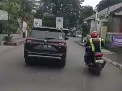 Viral Ambulans Dihalangi Pemobil di Bogor, Polisi Cari Pelaku!