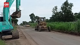 VIDEO: Simlalabim, Jokowi Mau Datang, Jalan Rusak di Lampung Mulus