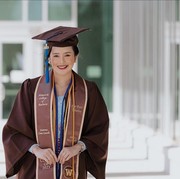 Wisuda S1 di Amerika, Beby Tsabina Anggun Pakai Kebaya