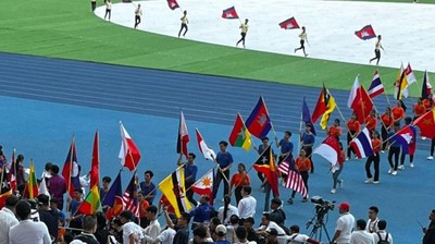 Bendera Indonesia Terbalik di Pra Upacara Pembukaan SEA Games 2023 Bendera Indonesia terbalik dalam rangkaian acara upacara pembukaan SEA Games 2023 di Morodok Techo National Stadium, Phnom Penh, Kamboja, Jumat (5/5).