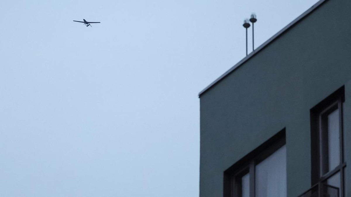 FOTO: Tangkisan Ukraina Halau Serangan Drone yang Terjang Ibu Kota
