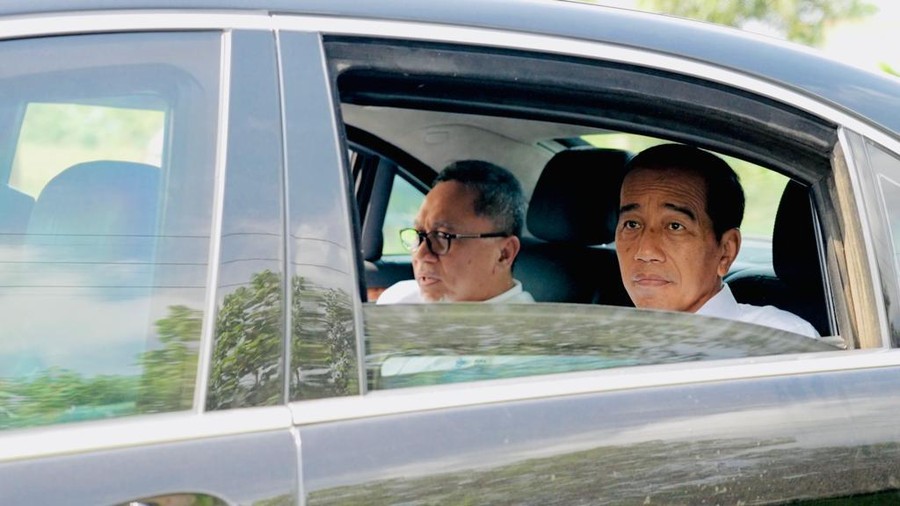 Ekspresi Jokowi Saat Naik Mobil Lintasi Jalanan Rusak Lampung dan Berlubang (Laily Rachev/Biro Pers Sekretariat Presiden)