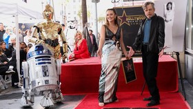 Carrie Fisher Masuk Hollywood Walk of Fame, Mark Hamill Puji 'Leia'