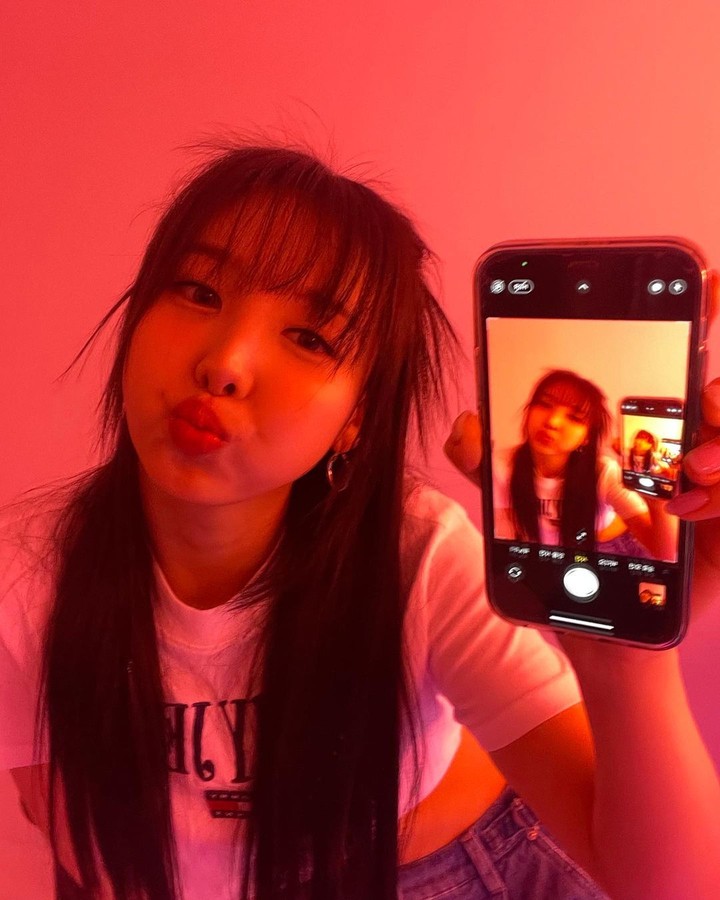 idola k-pop ikut tren mirror selca