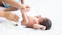 17 Rekomendasi Tisu Basah Bayi Terbaik yang Aman untuk Kulit