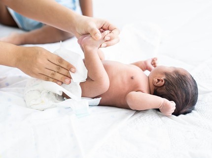 17 Rekomendasi Tisu Basah Bayi Terbaik yang Aman untuk Kulit