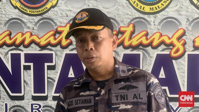 Dua bus TNI Angkatan Laut (AL) terekam dan viral menerobos perlintasan kereta api (KA) di Malang, Jawa Timur.