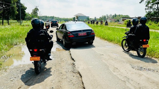 Warga Lampung Tengah dan Lampung Selatan mengungkapkan cerita mereka soal kondisi jalan yang selama ini rusak tanpa perbaikan.