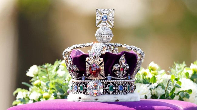 Raja Charles III menjadi raja tertua saat naik takhta Kerajaan Inggris. Selain Charles III, ada nama lain yang juga dinobatkan jadi raja di usia senja