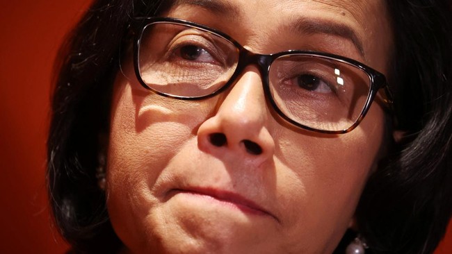 Menkeu Sri Mulyani mengaku belum melihat dan mempelajari tagihan utang Rp800 miliar yang diminta bos jalan tol Jusuf Hamka ke negara.