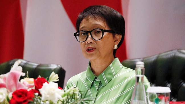 Menlu RI Retno Marsudi melayangkan kritik ke Organisasi Kerja Sama Islam (OKI) atas peran mereka dalam mendukung perjuangan Palestina.