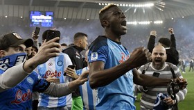 FOTO: Napoli Juara Lagi, Italia Selatan Senyum Kembali