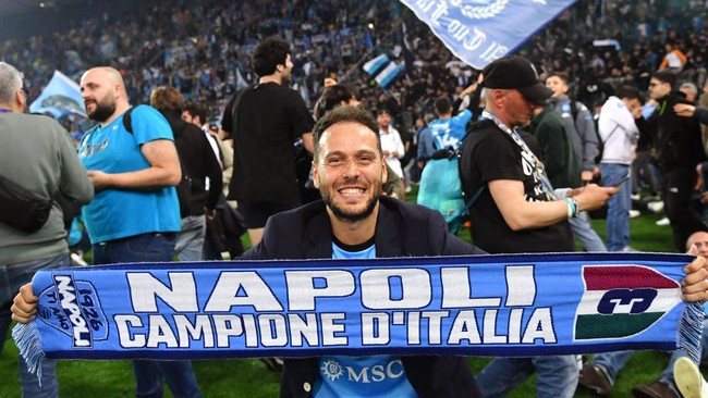 FOTO: Napoli Juara Lagi, Italia Selatan Senyum Kembali