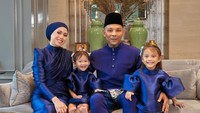 <p>Azrinaz Mahar Hakim menikah dengan pria bernama Fairos Khan Abdul Hamid pada 1 Mei 2018. Dari pernikahan itu, ia telah dikaruniai dua orang anak. (Foto: Instagram @azrinazmazharhakim)</p>