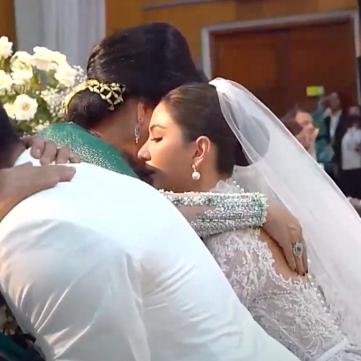 <p>Prosesi pemberkatan diselimuti dengan suasana haru ketika Jessica Mila dan Yakup Hasibuan meminta restu kepada orang tua mereka. (Foto: YouTube Jessica Mila)<br /><br /><br /></p>
