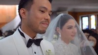 <p>Jessica Mila dan Yakup Hasibuan resmi menjadi pasangan suami istri. Keduanya menikah pada Jumat, 5 Mei 2023. Mereka menggelar prosesi pemberkatan di Gereja HKBP Rawamangun, Jakarta Timur. (Foto: YouTube Jessica Mila)</p>