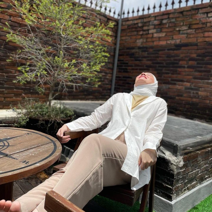 <p>Tak hanya sekedar area bermain, halaman ini juga dibuat menjadi estetik dan cocok menjadi tempat untuk <em>photo shoot, </em>ya. Bagaimana menurut Bunda? (Foto: Instagram: anneofficial1990)</p>